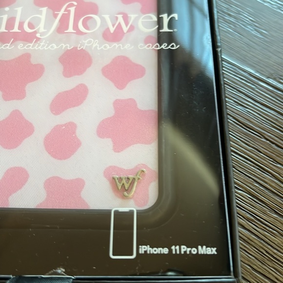 NWT iPhone 11 Pro Max case - Wildflower limited edition pink case - Picture 3 of 6
